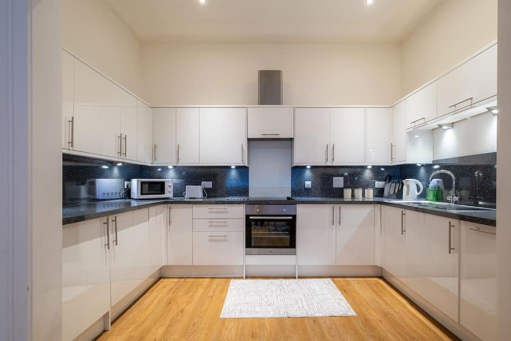 2 Bed 2 Bath Spacious Apartment In Central Абердин Екстер'єр фото